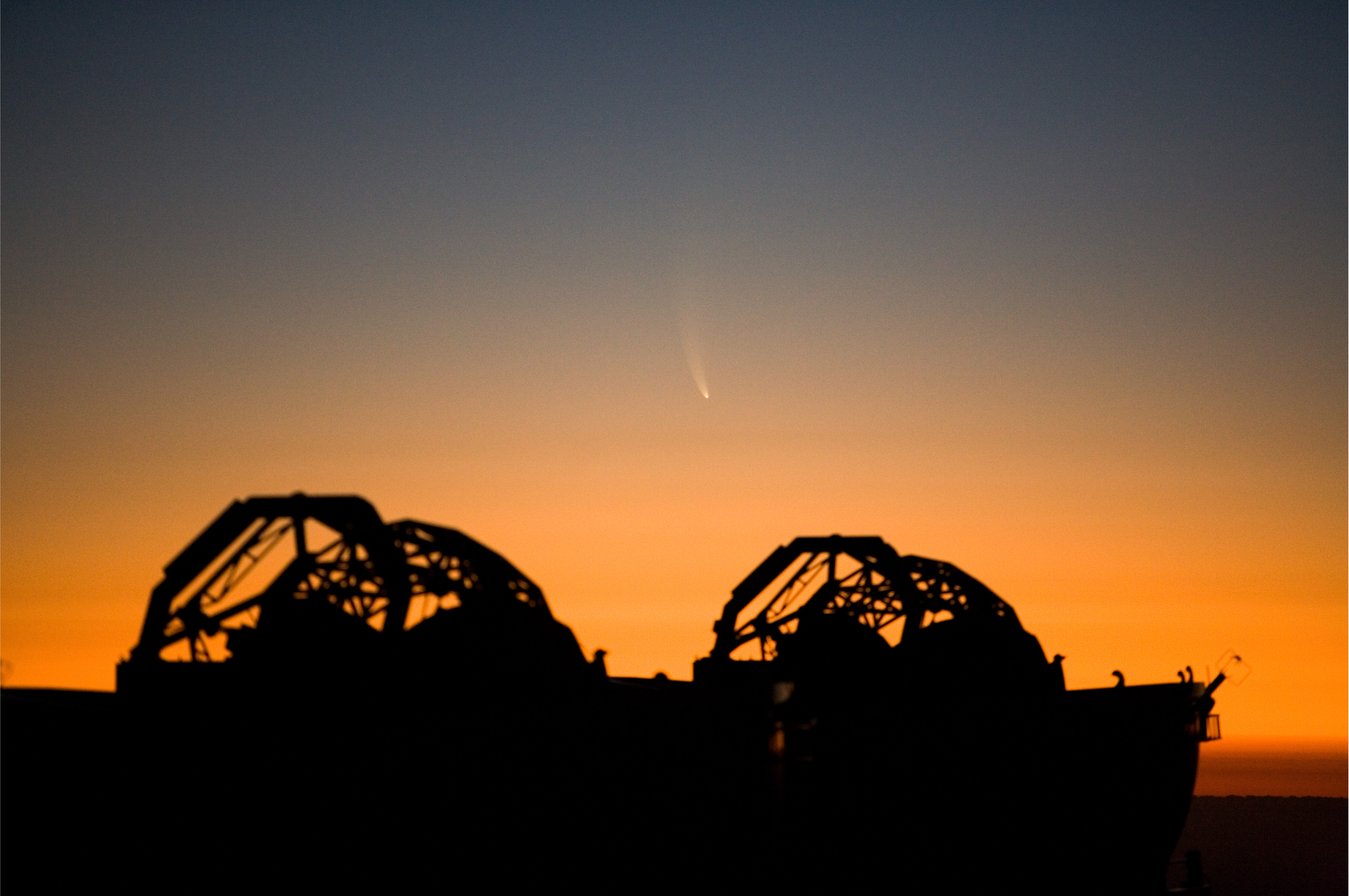 Comet McNaught, the Great Comet of 2007, with its broad fan-shaped dust tail over ESO's Paranal Observatory