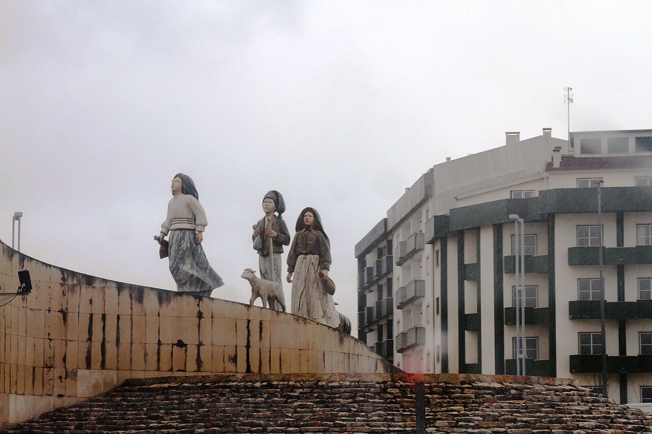 The three shepherd children of Fatima: Lúcia dos Santos, Francisco and Jacinta Marto, 1917